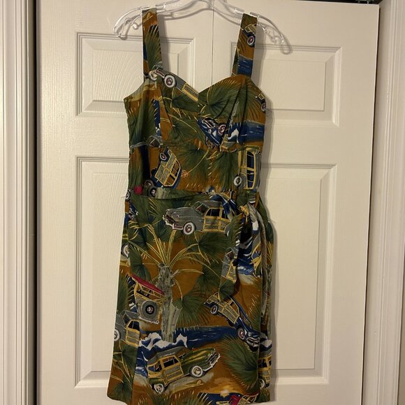 Vintage DIAMOND HEAD Sportswear Sz M Woodie Surf Cars Sleeveless Hawaiian Dress - Picture 1 of 12